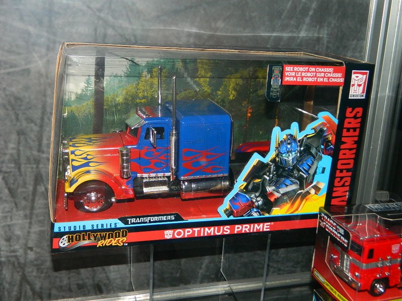 SDCC 2018 Jada Toys Large Scale Optimus Prime And Bumblebee Die Cast Cars  (1 of 4)